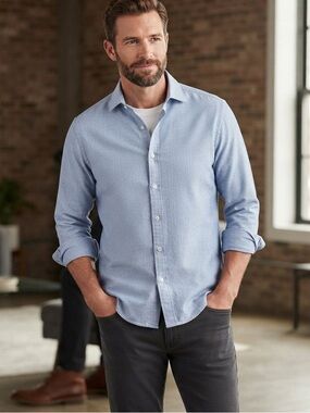 UNTUCKit Men's Light Blue Casual Button-Down Shirt Size Medium.